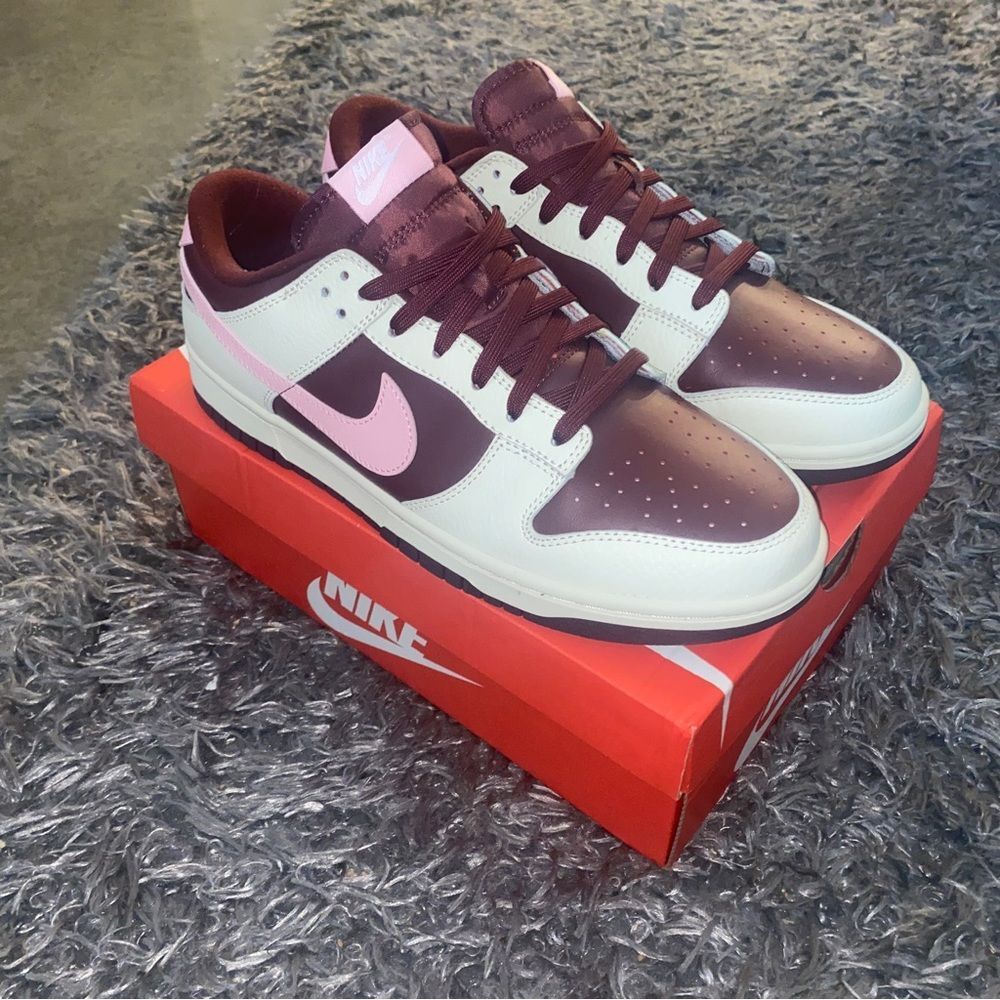 Nike Men’s Sneakers in Maroon, Pink, and White